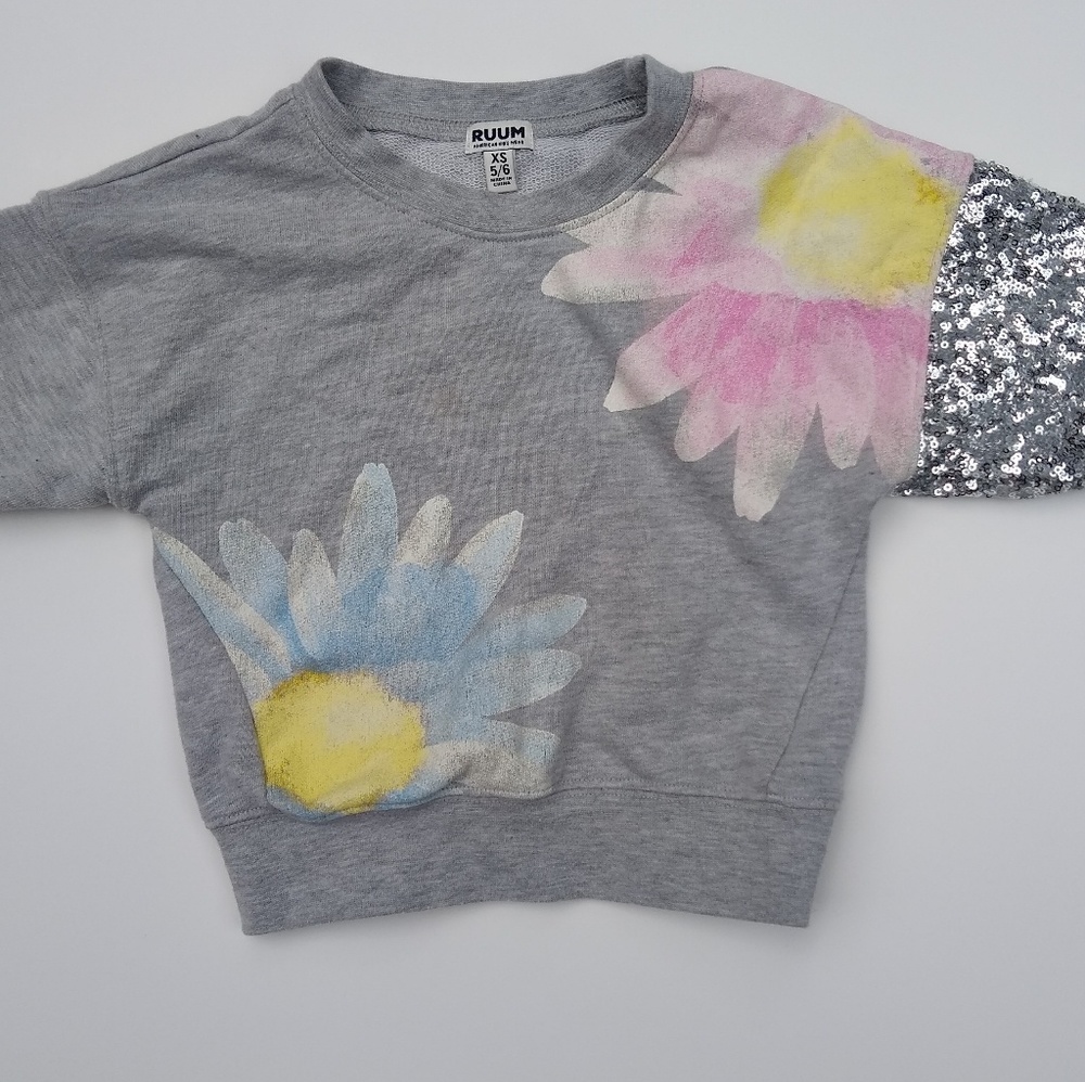 Girls size 5 sequin sleeve flower tee shirt